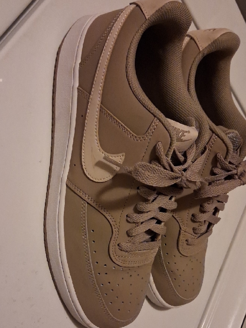 Nike Men's Low-Top Sneakers in Tan and Cream - Picture 4 of 5